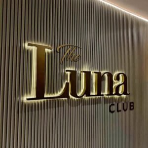 Jasa Neon Box Jabodetabek huruf timbul kuningan